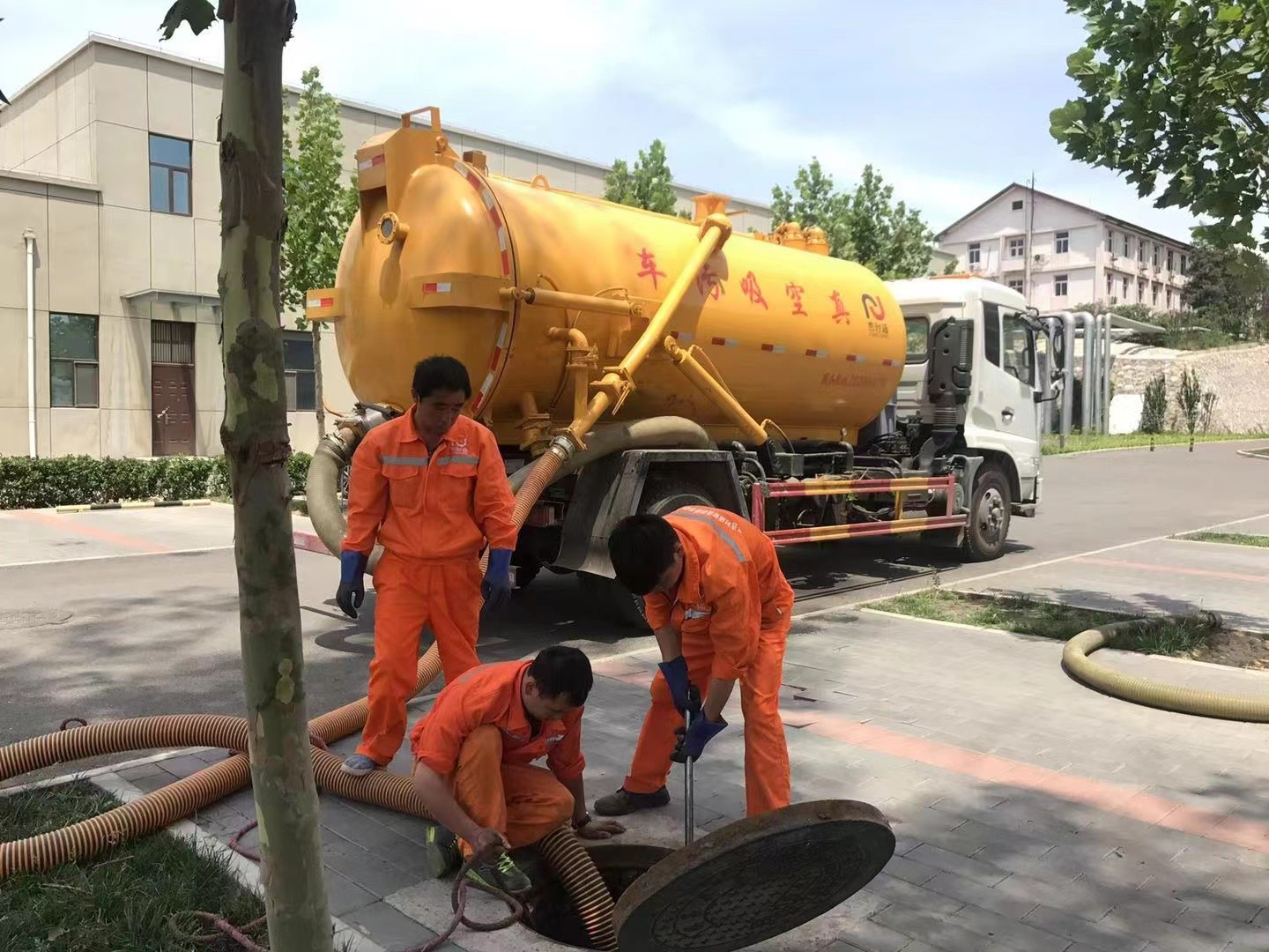 祥云化粪池清理与5-8吨吸粪车施工效率分析